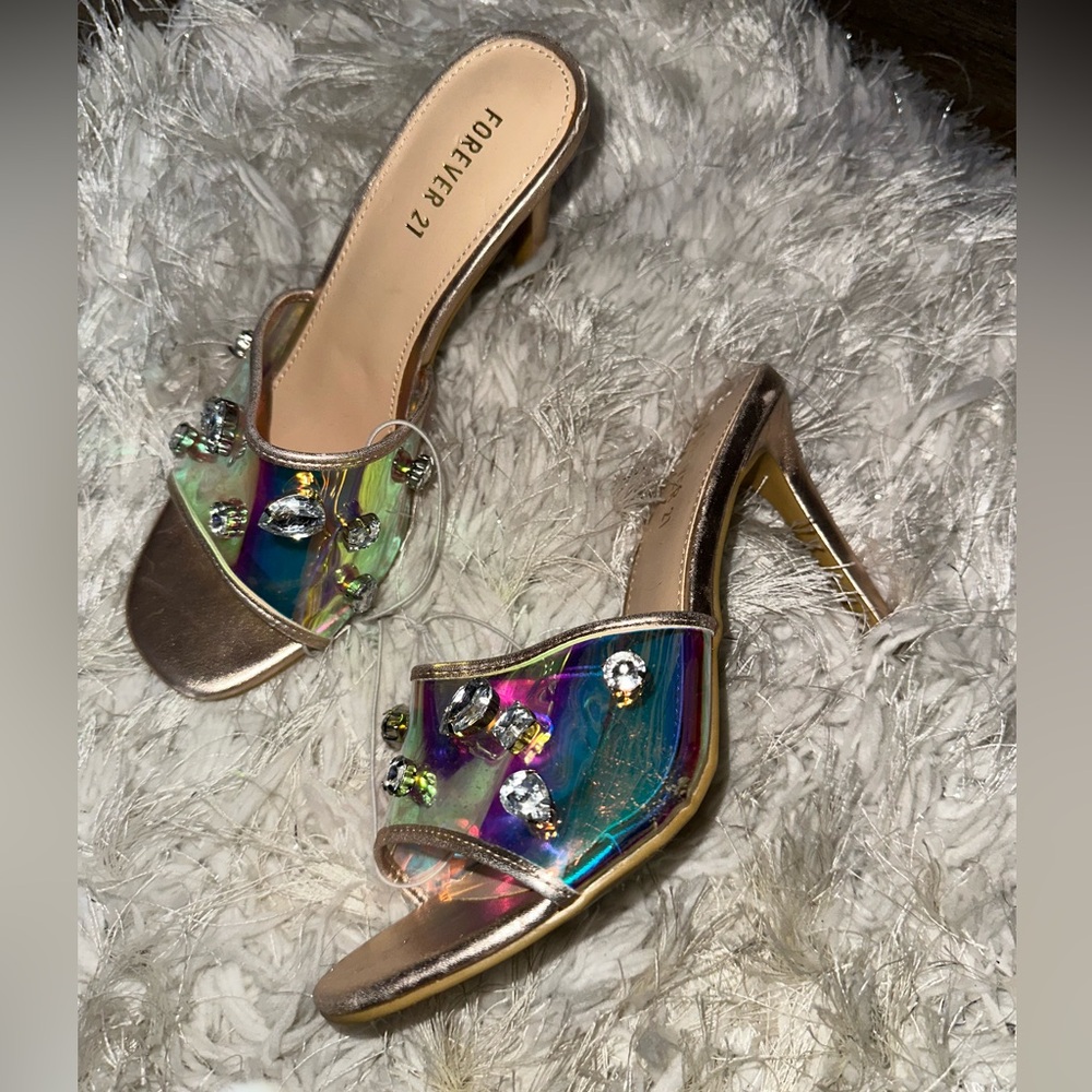 Great heels haves gems on top of them more of a Champaign color than gold